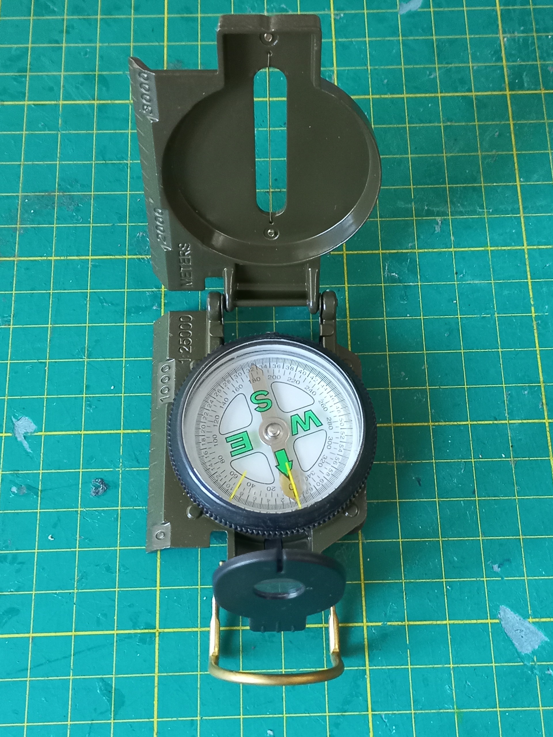 قطب نمای نظامی و کوهنوردی فلزی