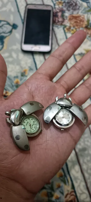 سه عدد ساعت کفشدوزک گردنی مارک دار