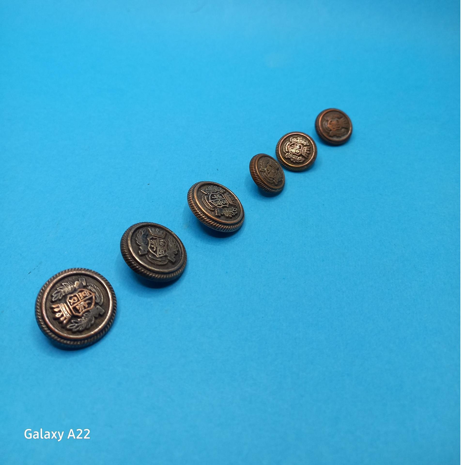 دکمه قدیمی کت خارجی به تعداد 6 عدد