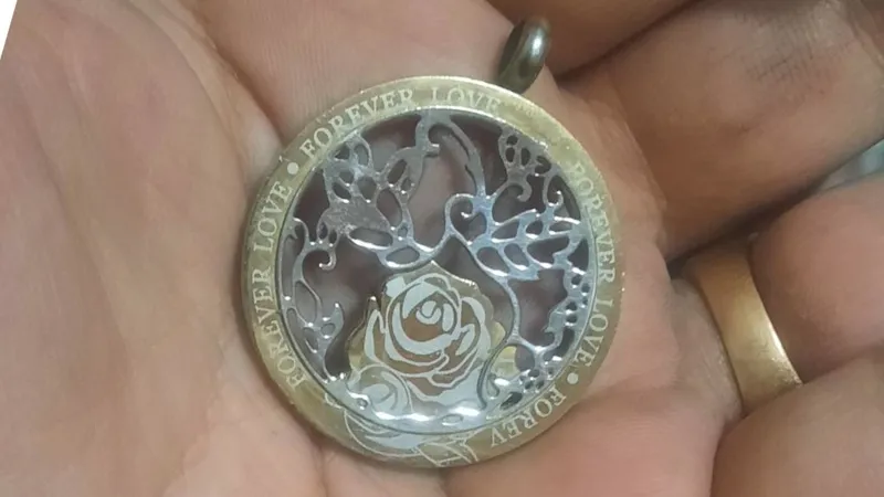مدال گردنی رنگ ثابت