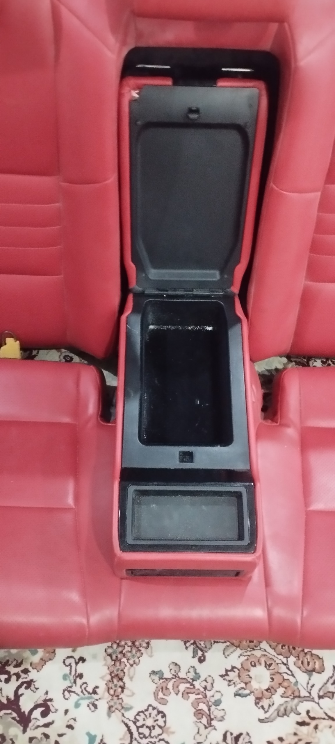 صندلی عقب ماشین خارجی