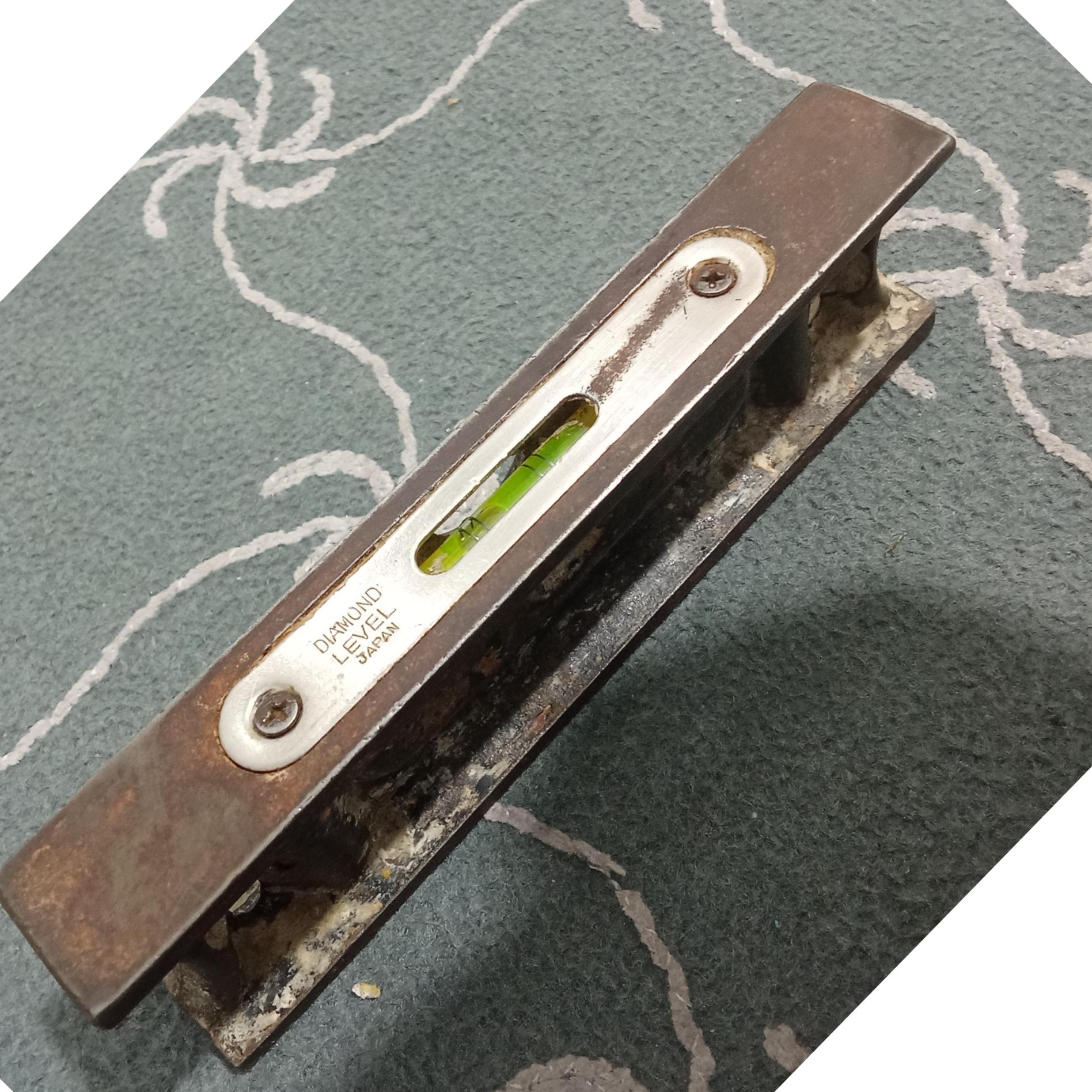 تراز قدیمی کوچک