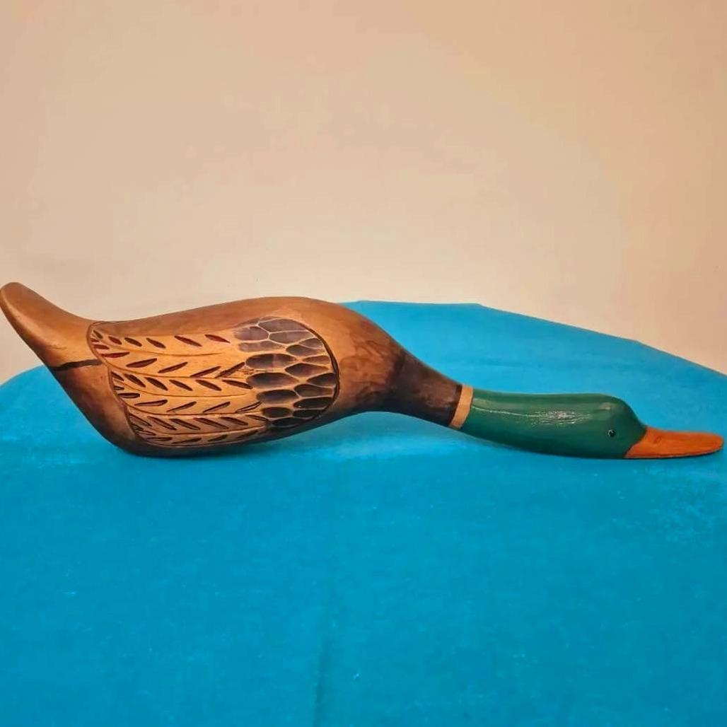 مجسمه بزرگ چوبی سنگین اردک یا مرغابی وحشی
