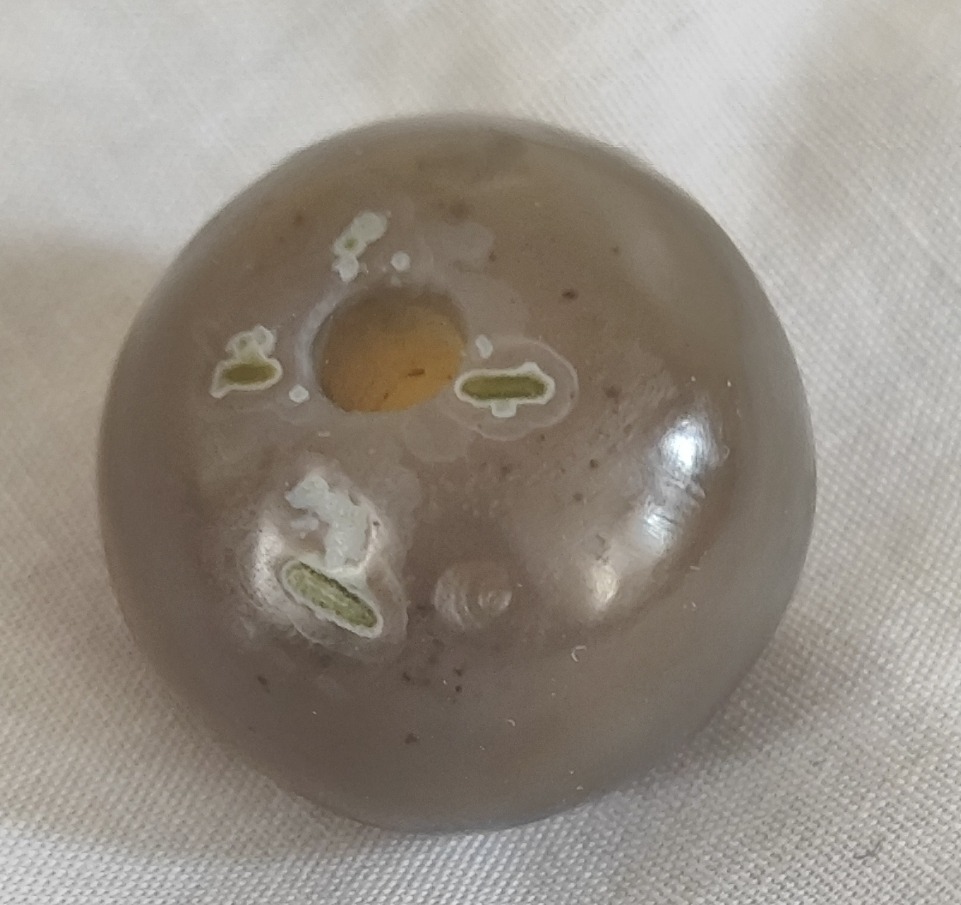 مهره عقیق جزع کهنه و سمبه دار و طوق دار