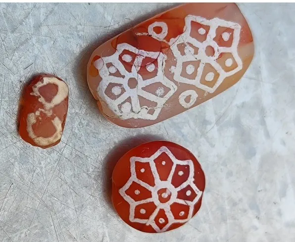 مهره های بیاضی یا پیازی باستانی