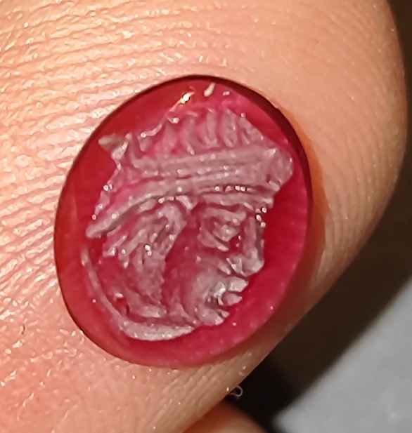 نشان کهنه یاقوت سیلان (رخ بانو)