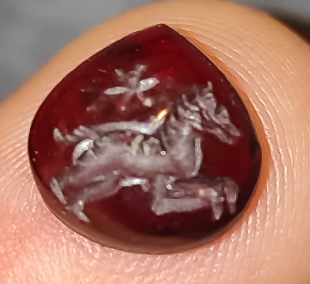 نشان کهنه یاقوت سیلان ( اسب و ستاره )