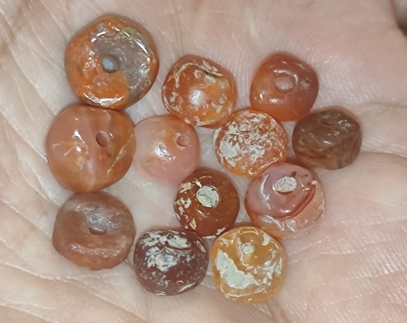 مجموعه  12 عدد مهره های عقیق کهنه