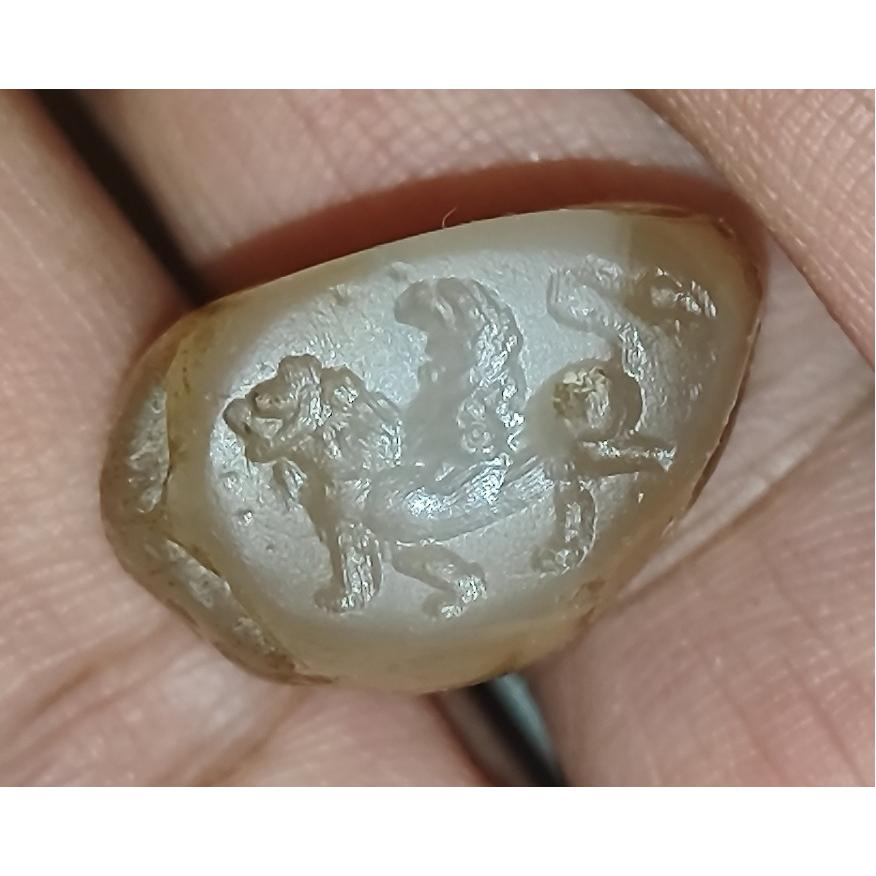 مهره کهنه نشان شیر بالدار