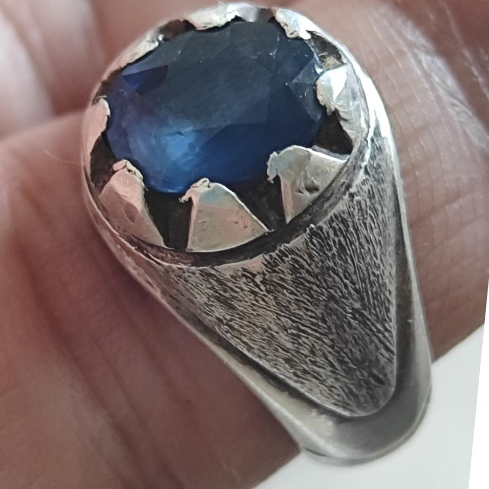 انگشتر یاقوت کبود معدنی