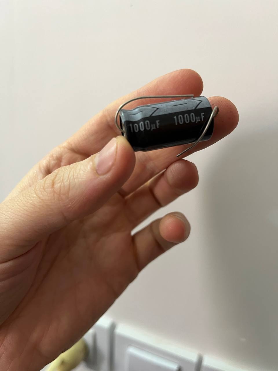 پک 12 تایی خازن 1000 میکرو فاراد 50 ولت الکترولیت