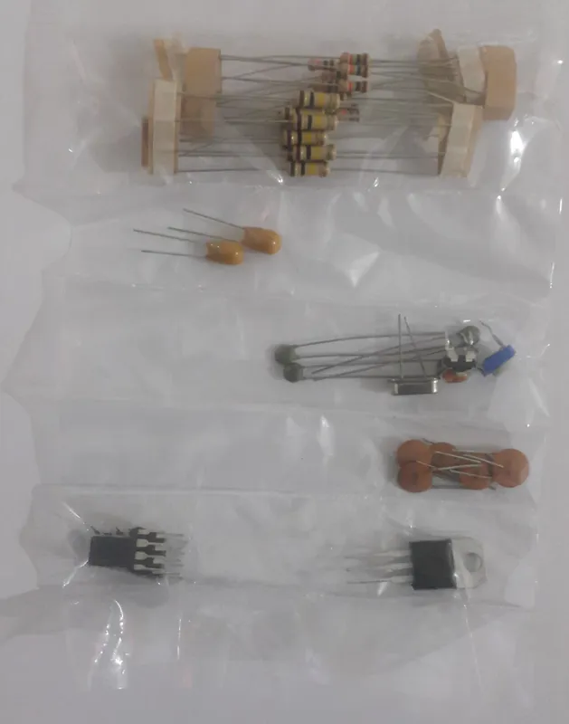 PIC16F876A-I/SP  تعداد قطعه الکترونیکی