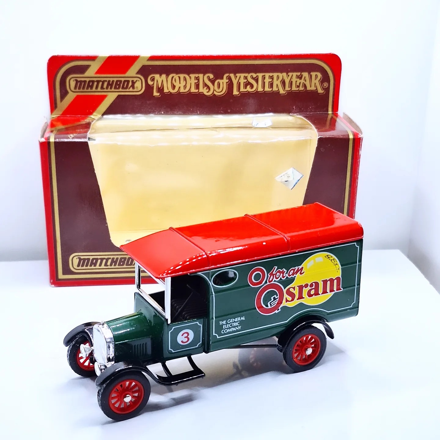 کامیونت  مچباکس سری یستریر ساخت دهه 80 میلادی