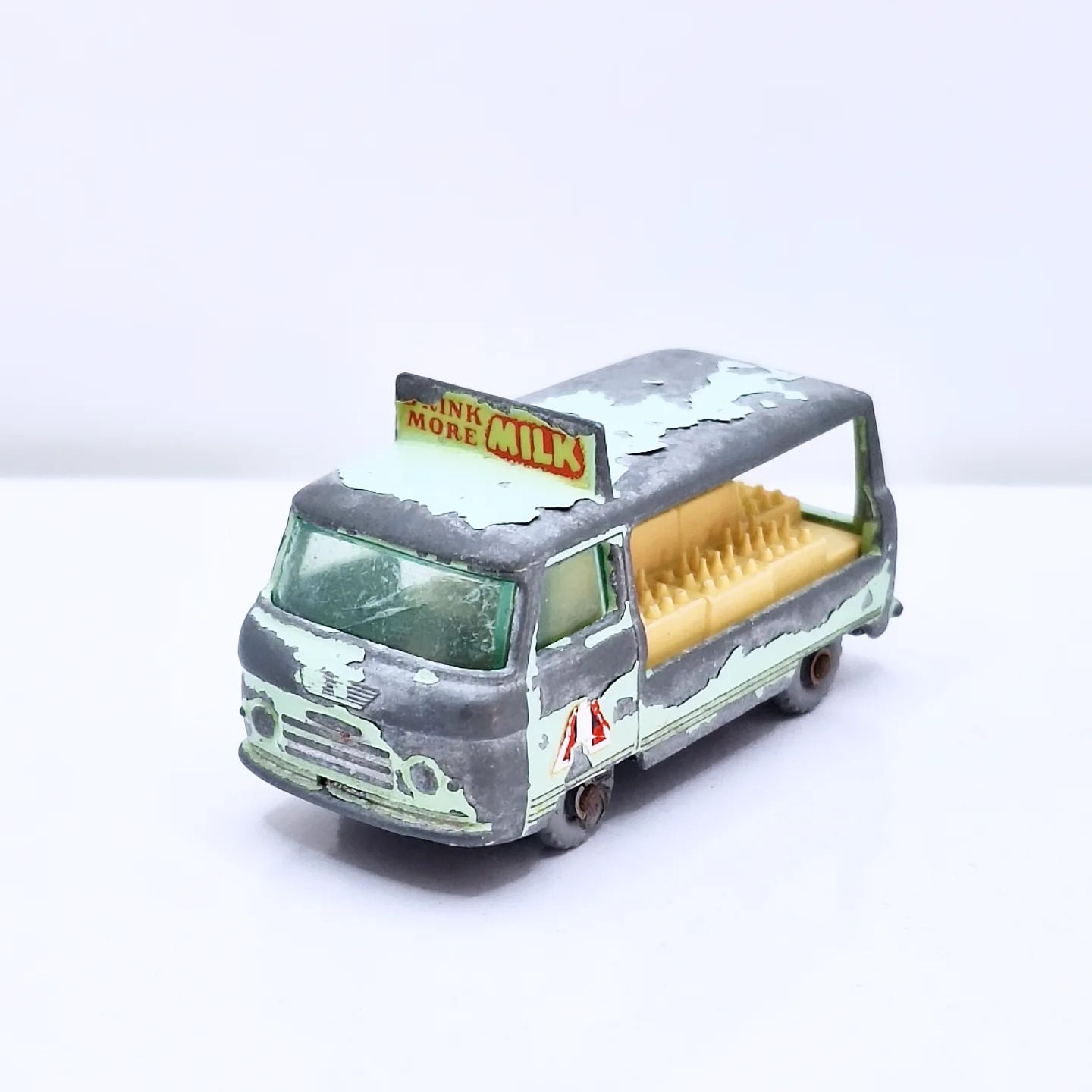 شیرفروش دوره گرد  برند  لزنی  ساخت انگلیس 1952