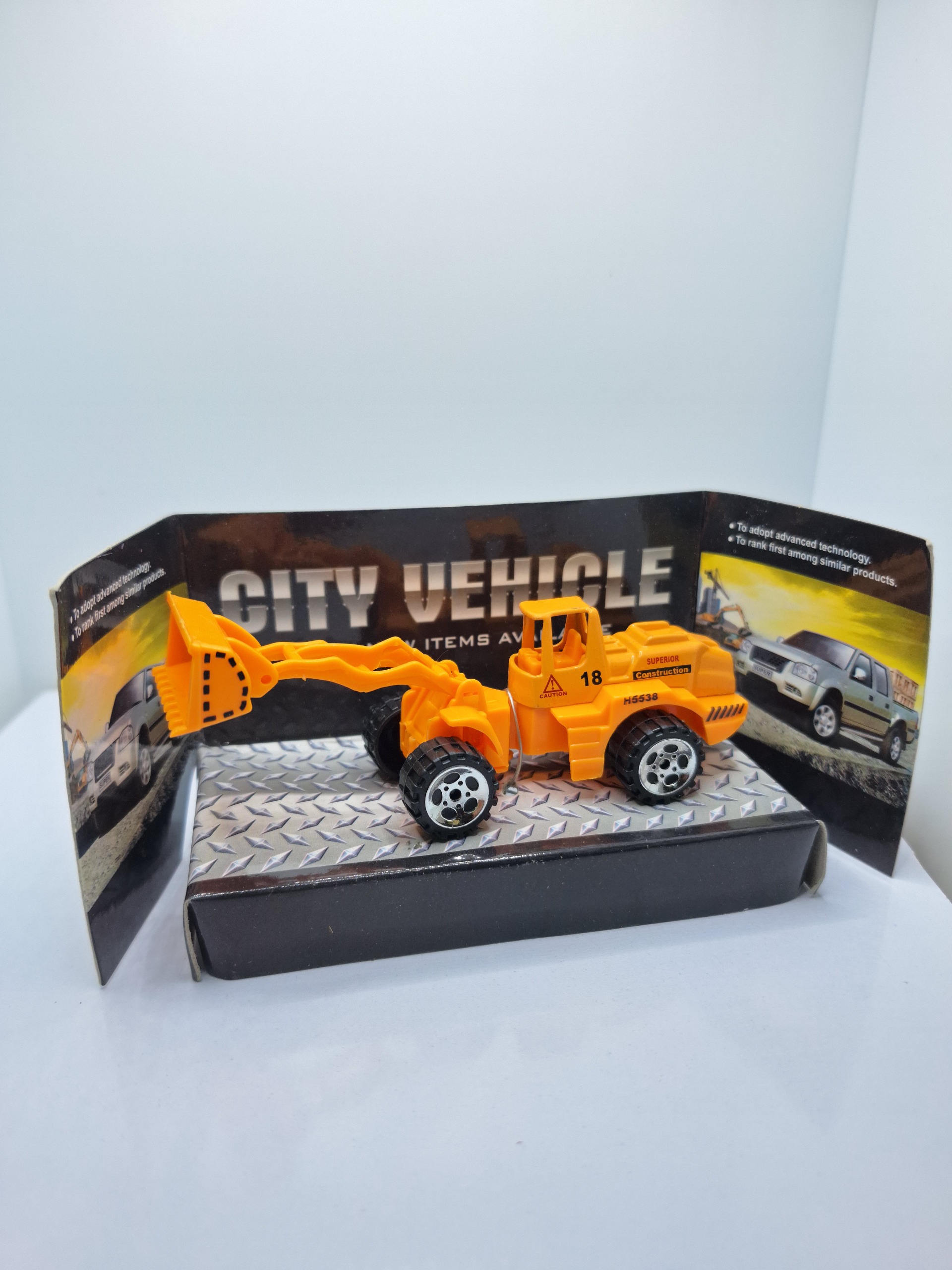 بلدوز    با جعبه   نو   جعبه تازه باز شده