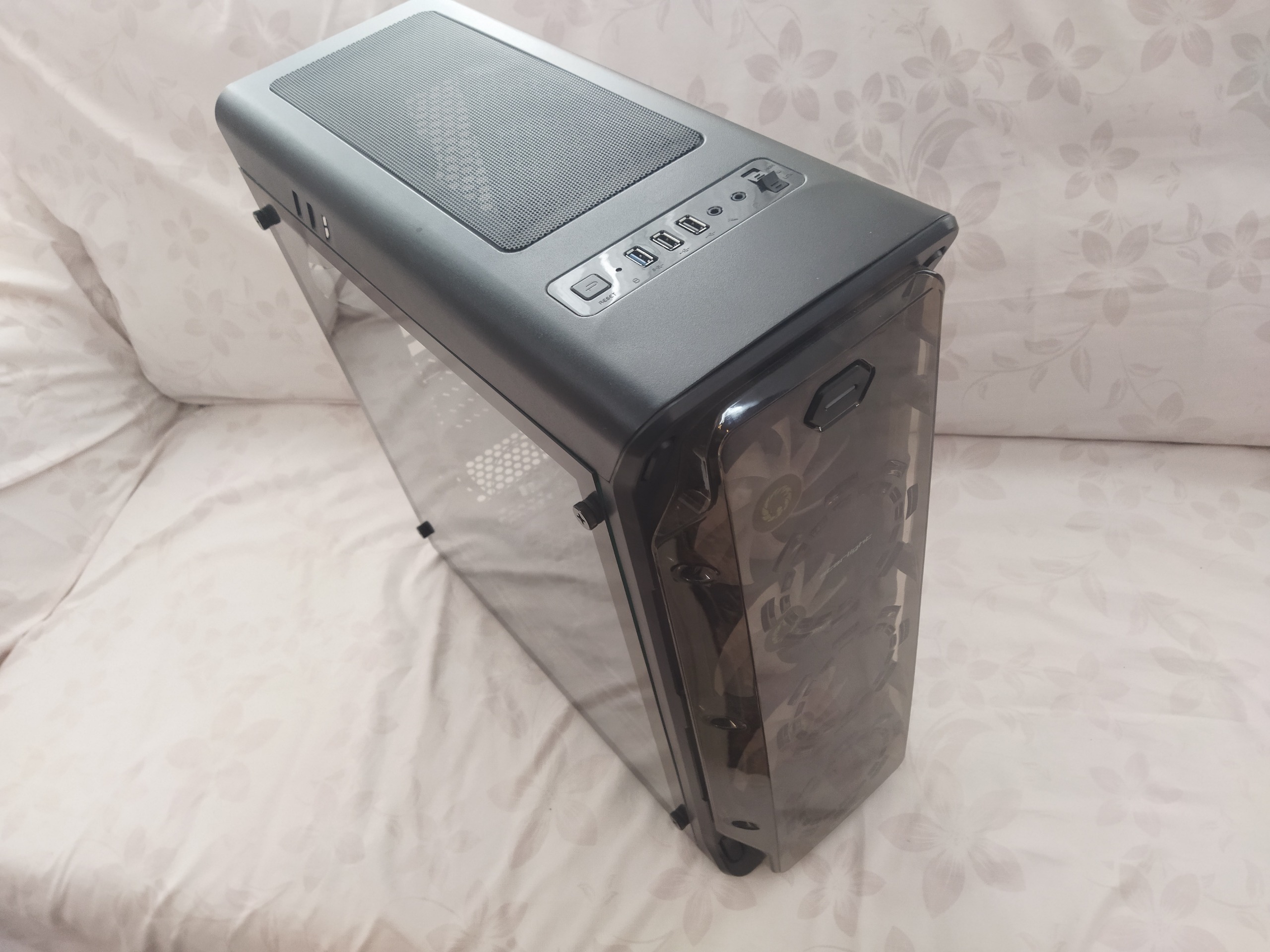 کیس gamemax starlight