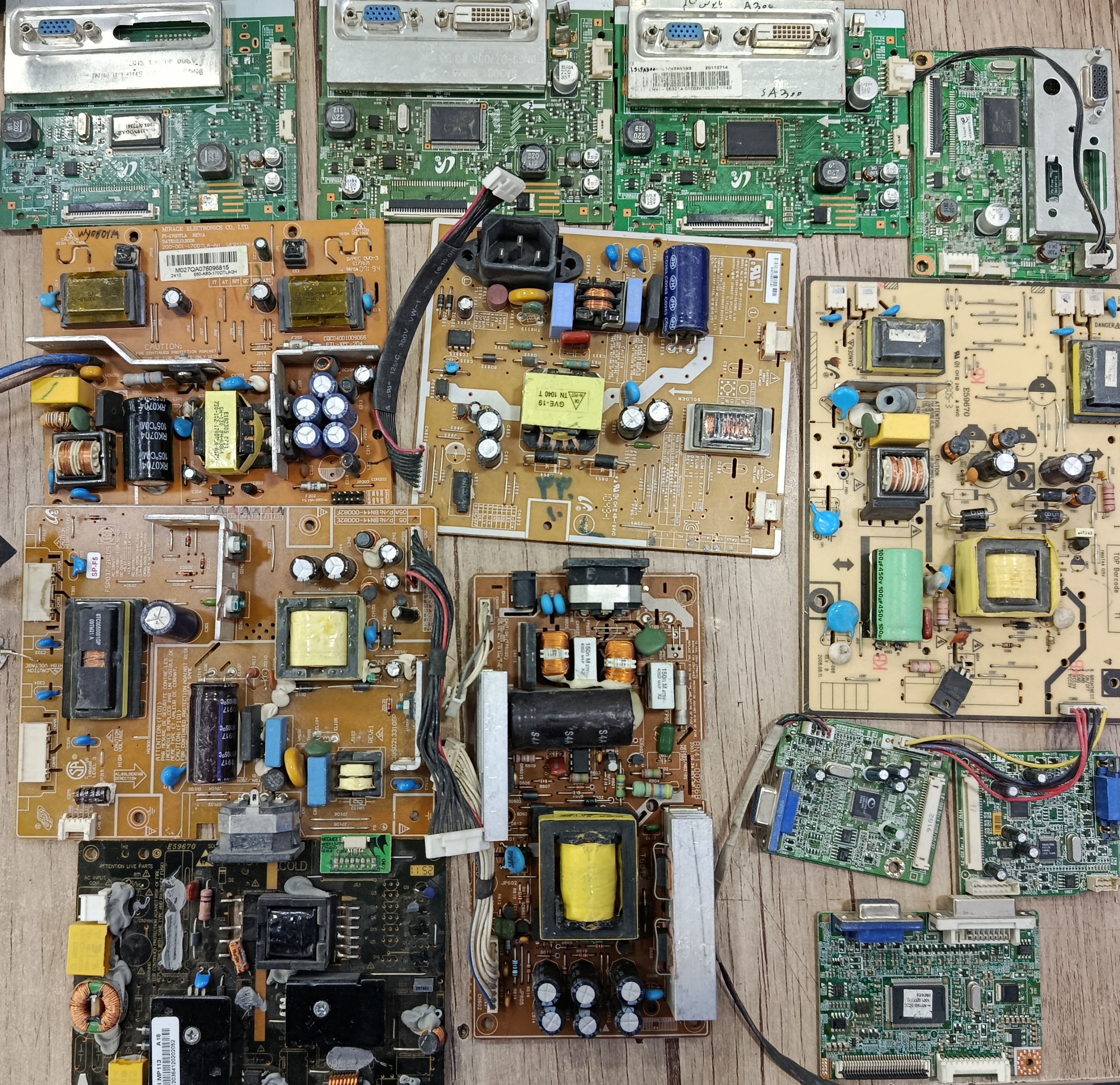 13 عدد برد مانیتور LCD / LED