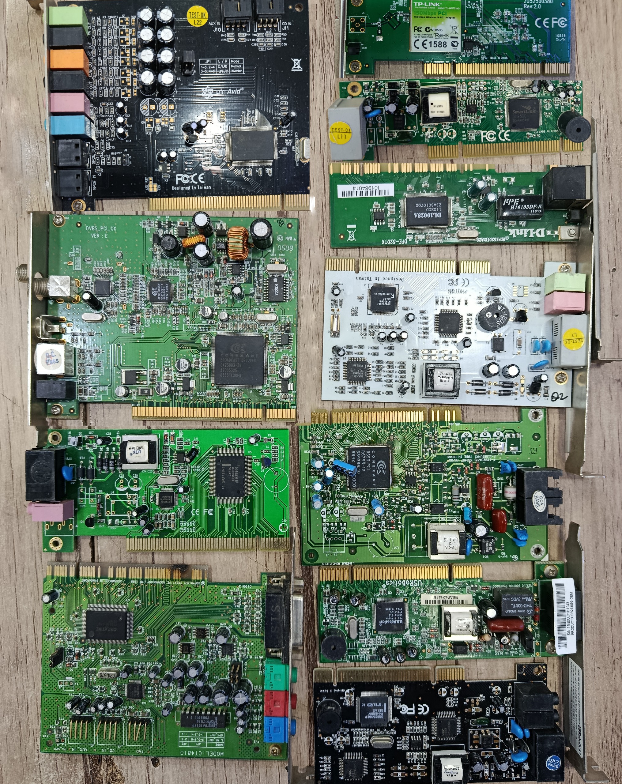 تعدادی کارت فکس مودم/ کارت شبکه/ کارت صدا/کارت DVB