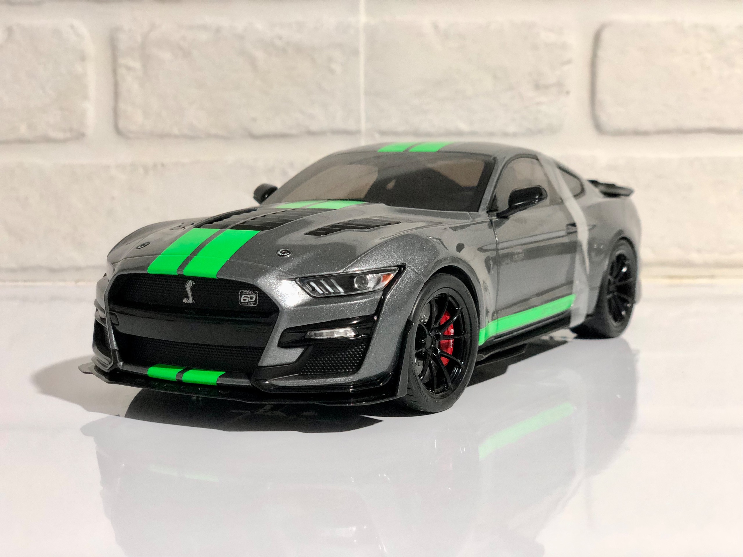 ماکت جذاب فورد شلبی GT500 سولیدو 1/18
