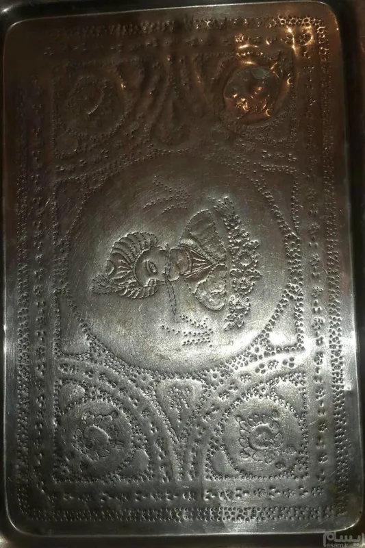 سینی قلم زنی شده با دست