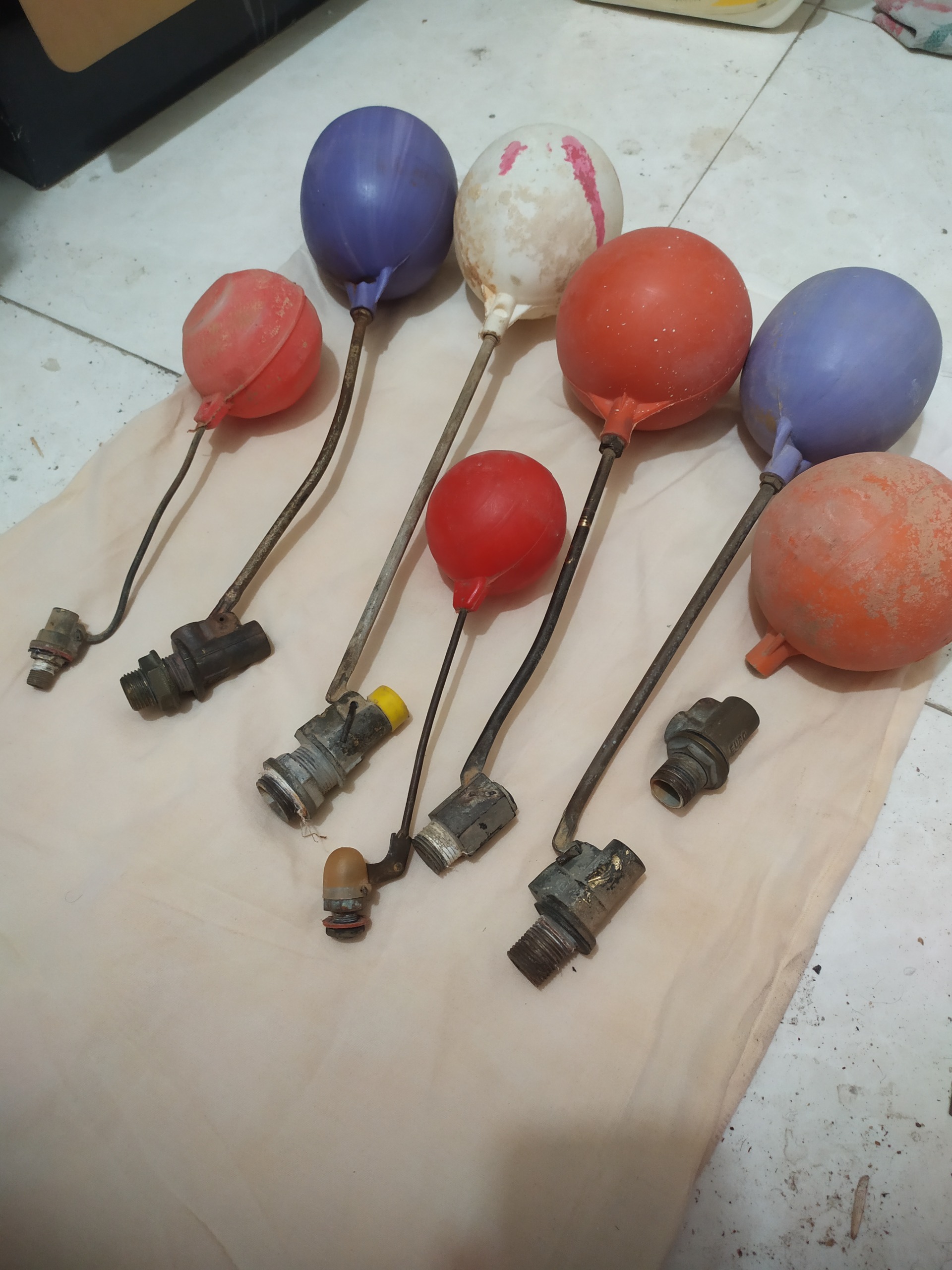 8 عدد شیر شناور برنجی