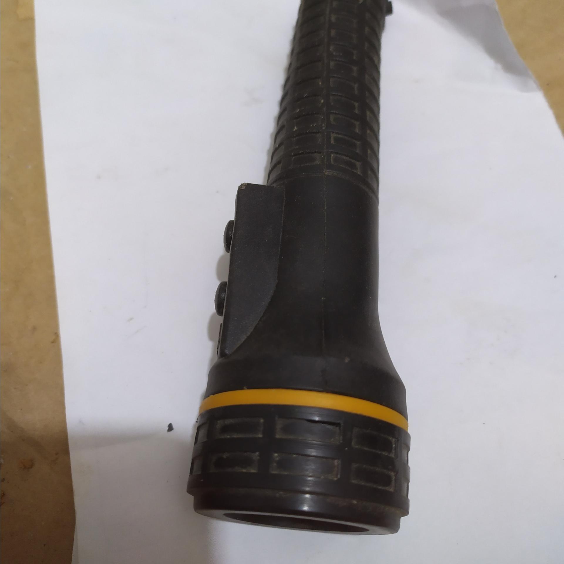 چراغ قوه ضد آب تارا