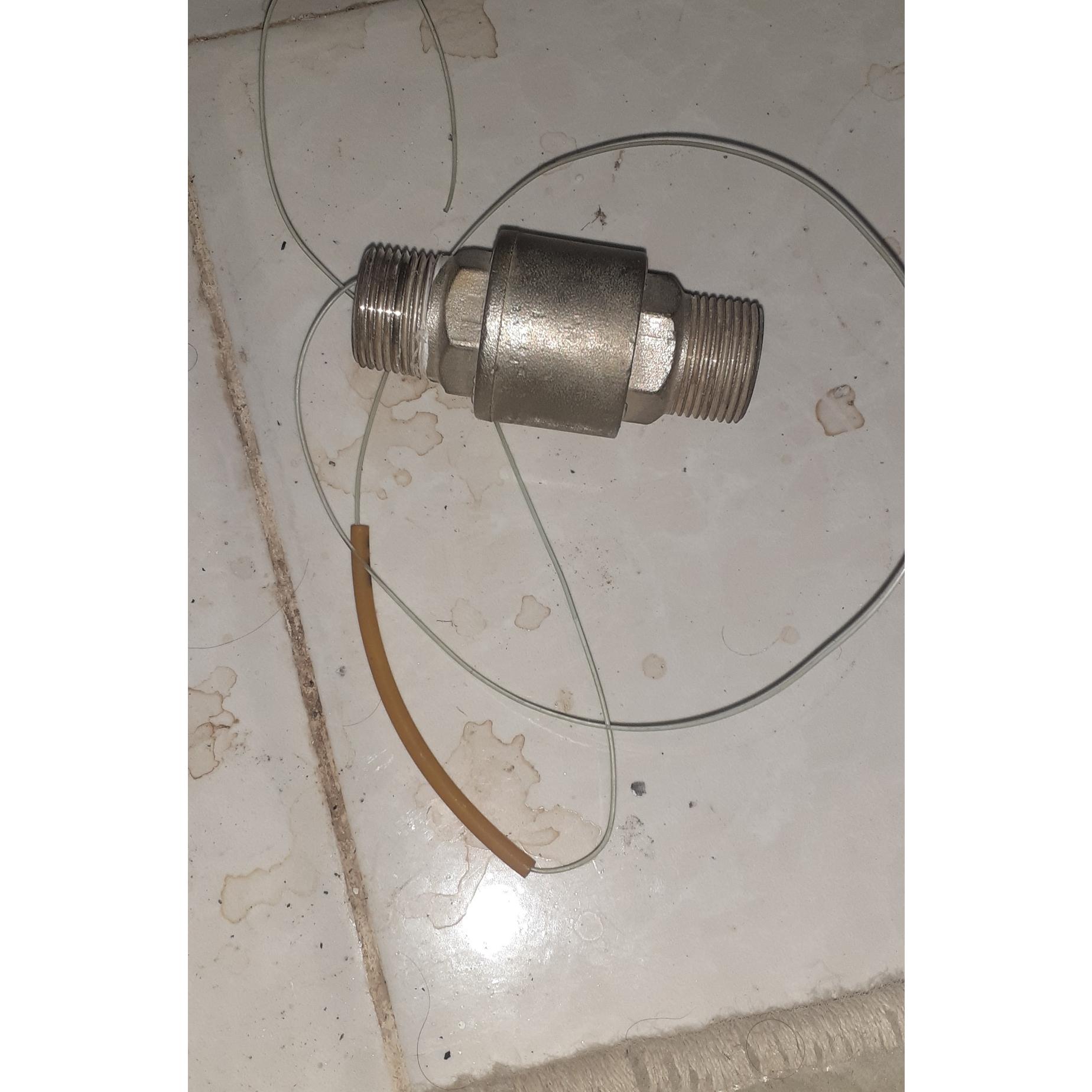 شیر شناور داخل منبع