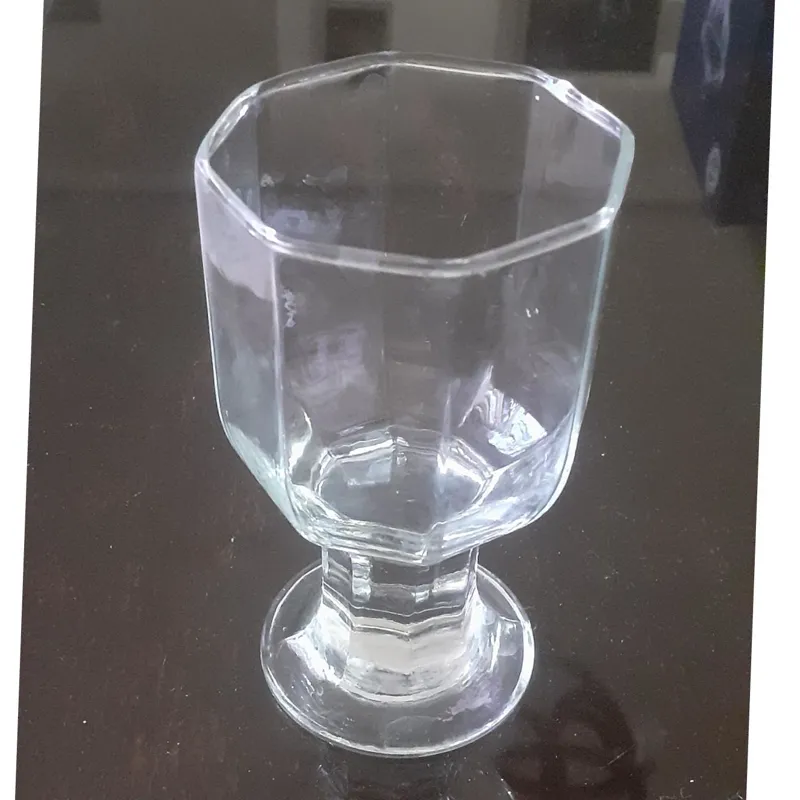 لیوان پایه دار چند ضلعی