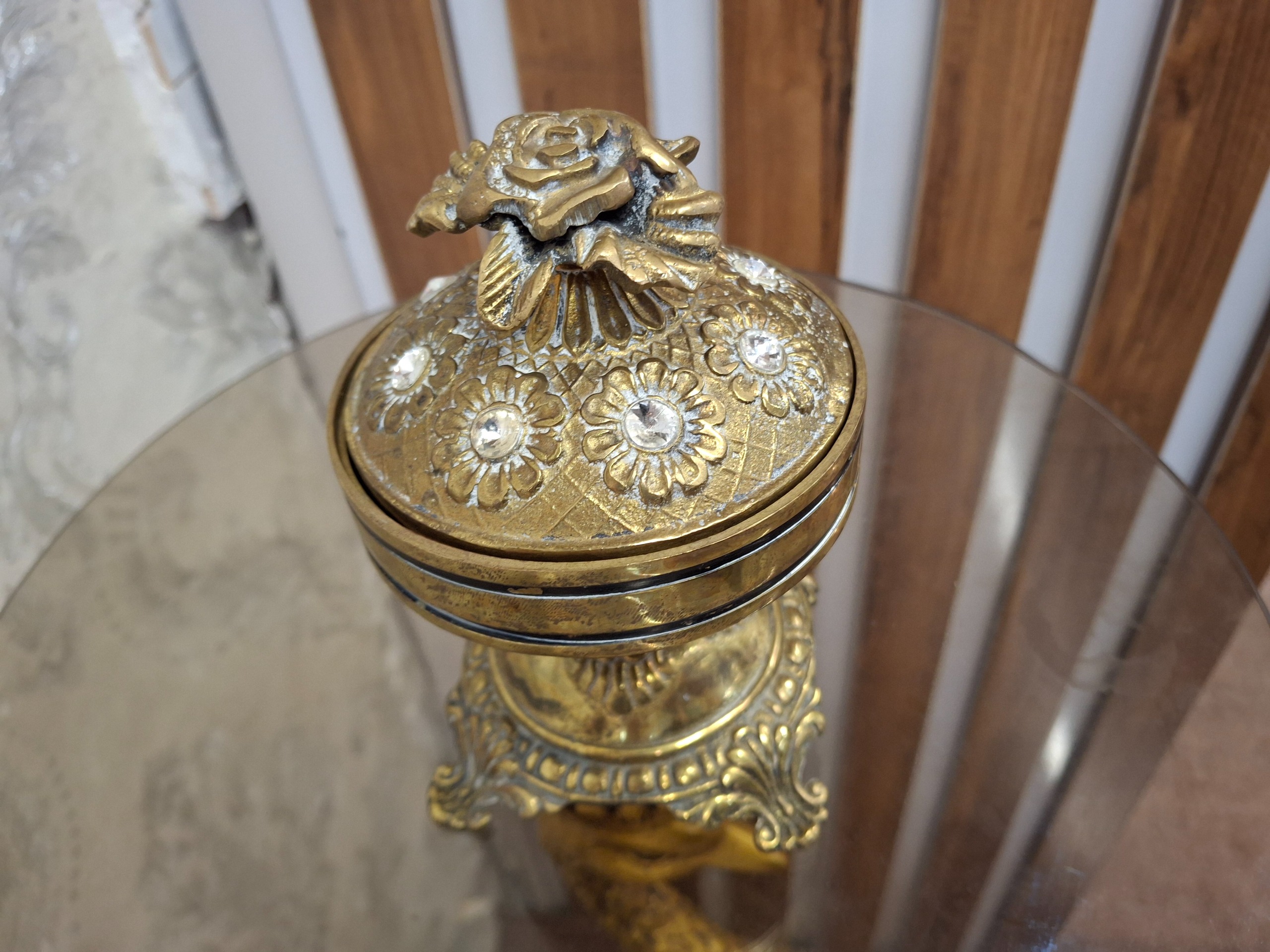 قندان برنز سنگین بسیار زیبا و سنگین