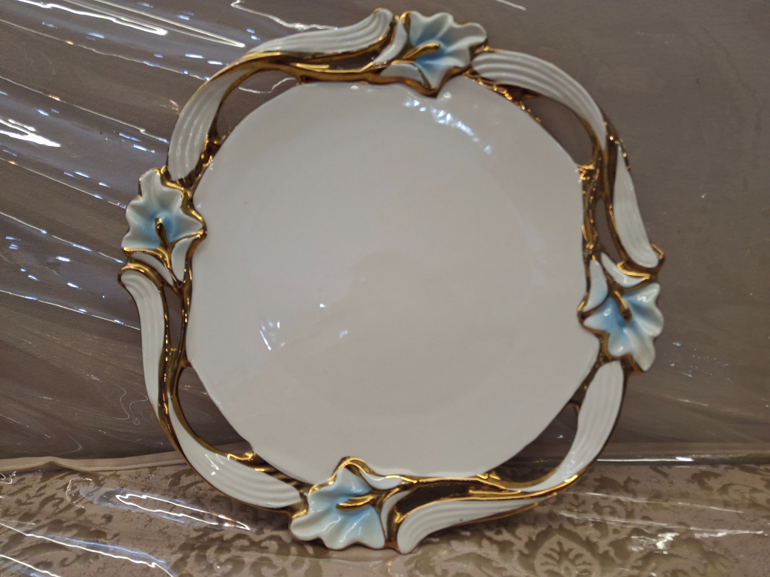 شیرینی خوری چینی گل برجسته مارک آنتیک