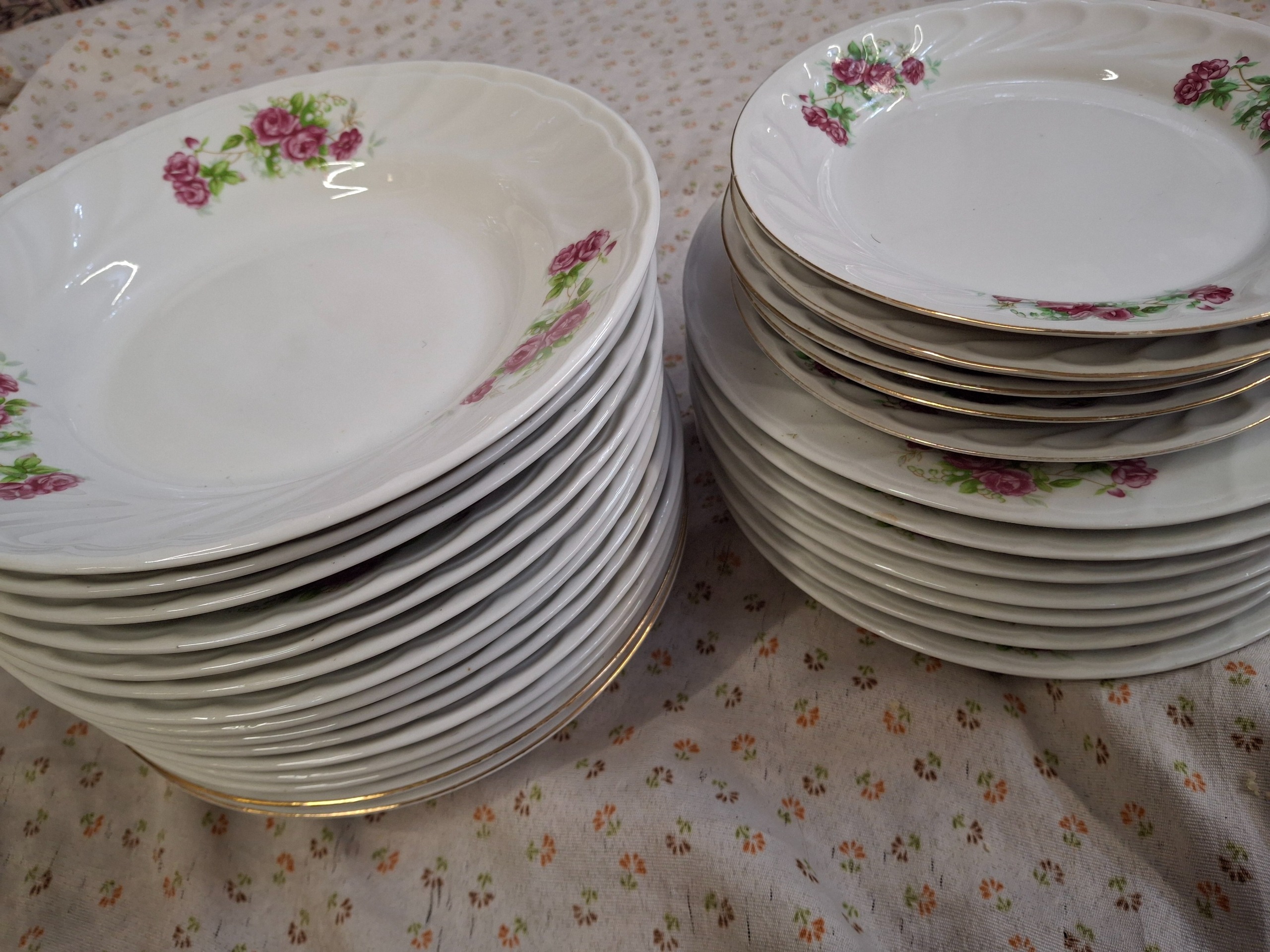 بشقاب پلو سوپ و پیش دستی گل سرخی 28 عددی