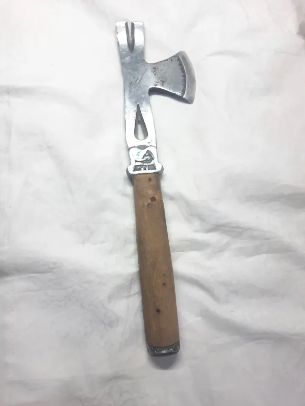 تبر خارجی قدیمی توضیحات در پایین