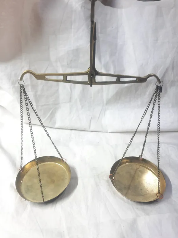 ترازو زرگری قدیمی توضیحات در پایین صفحه