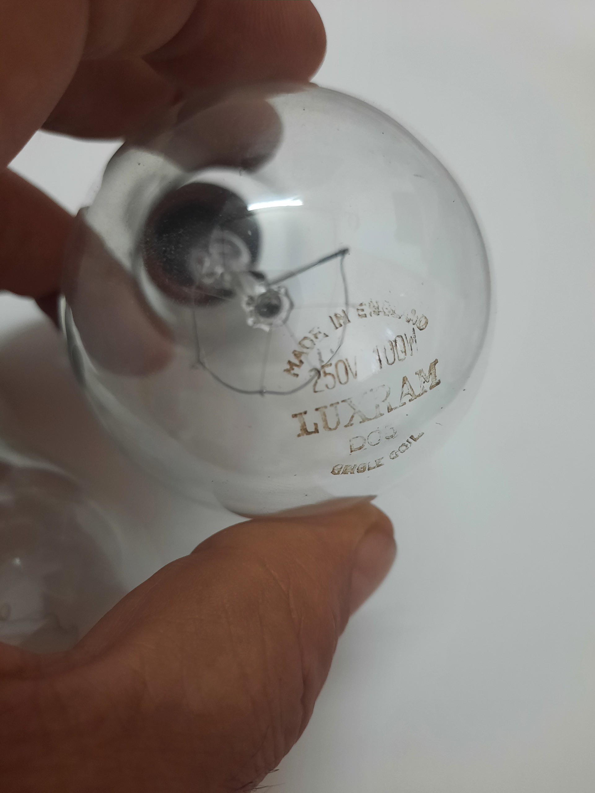 دوعدد لامپ انگلیسی قاجاری توضیحات در پایین صفحه