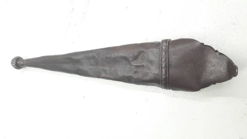 غلاف فولادی چاقو قدمت قاجاری، توضیحات در پایین