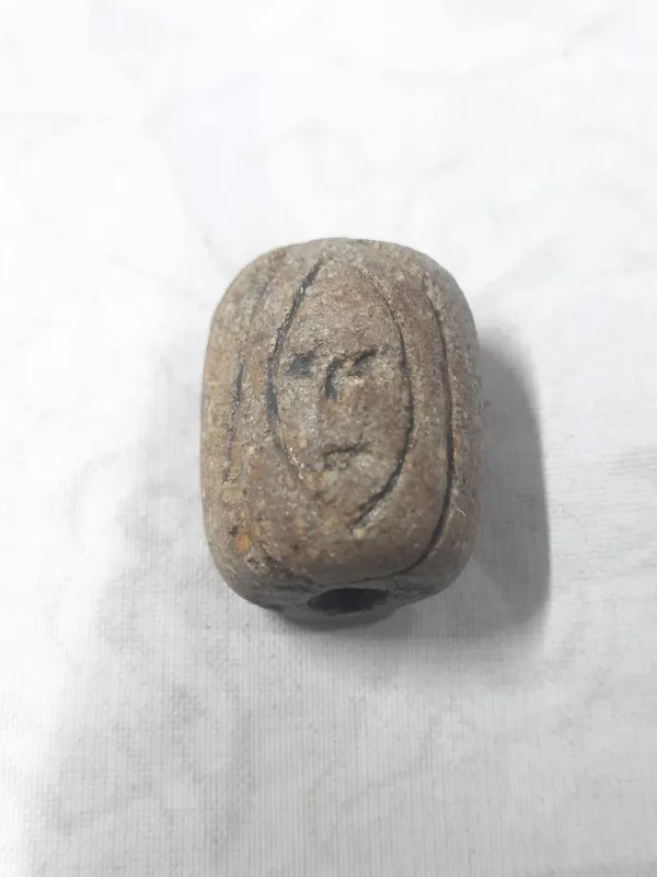 مهره سنگی کهنه توضیحات در پایین صفحه
