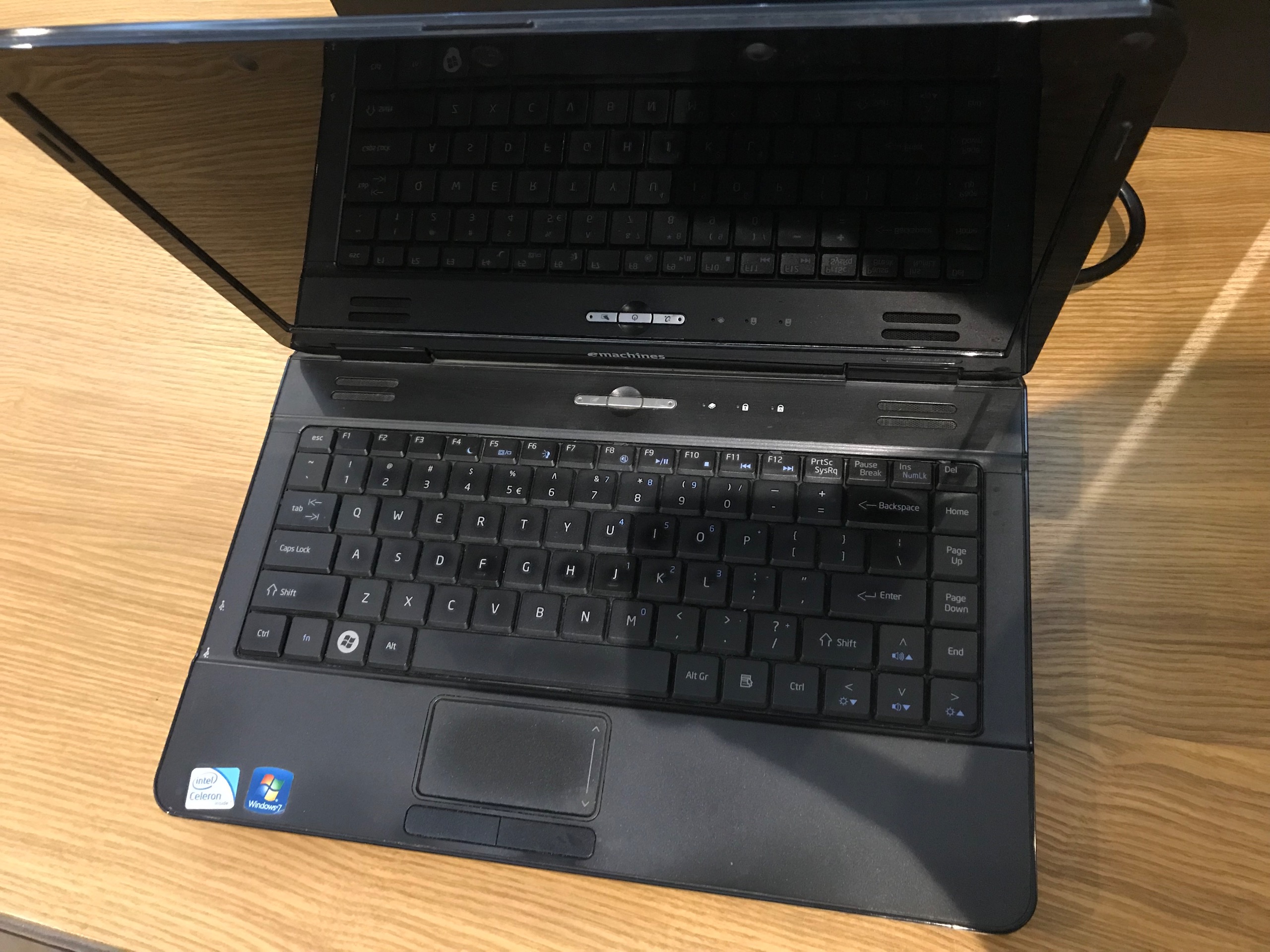 لپ تاپ Acer eMachines D525