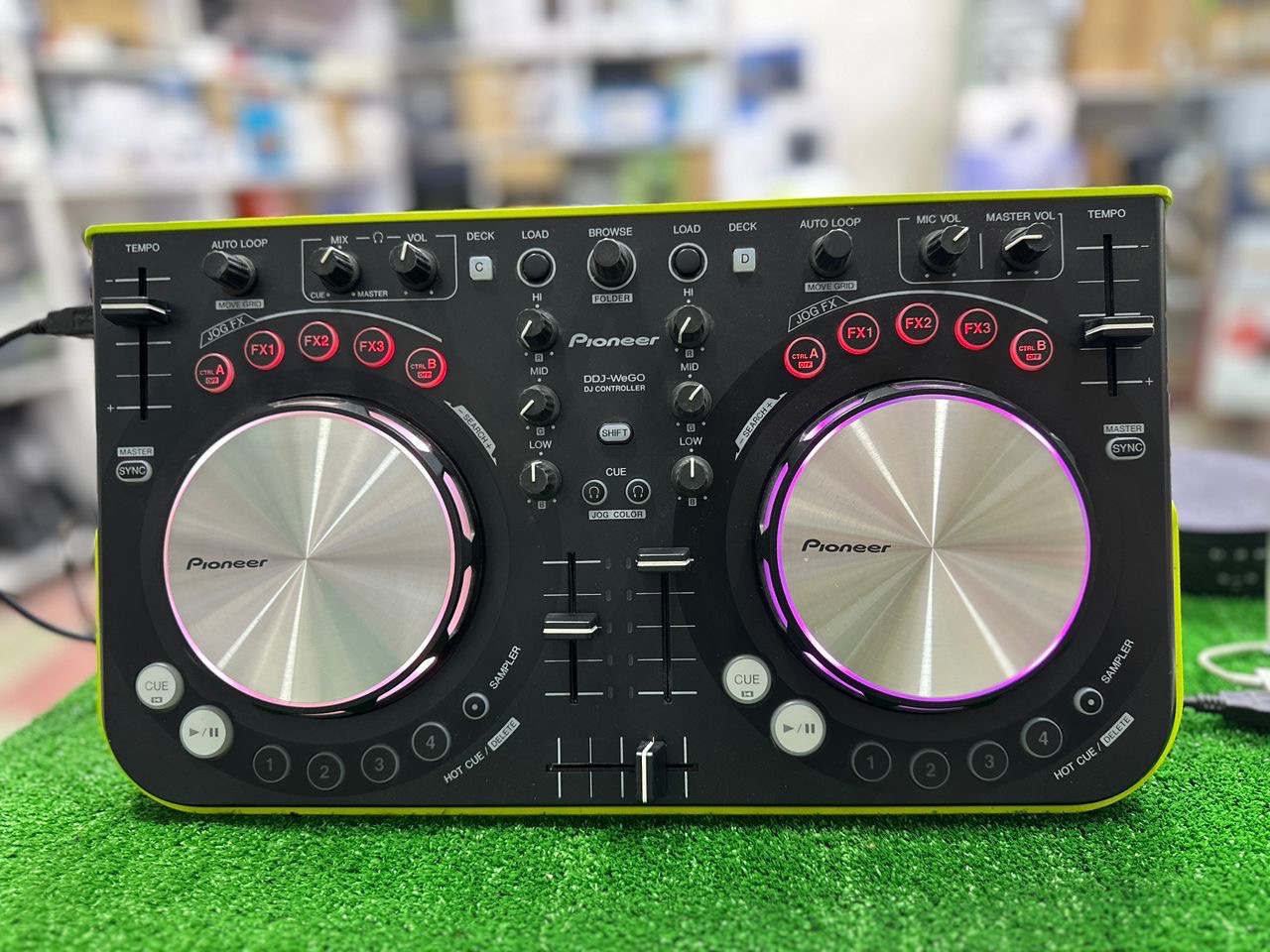 کنترلر و dj pioner