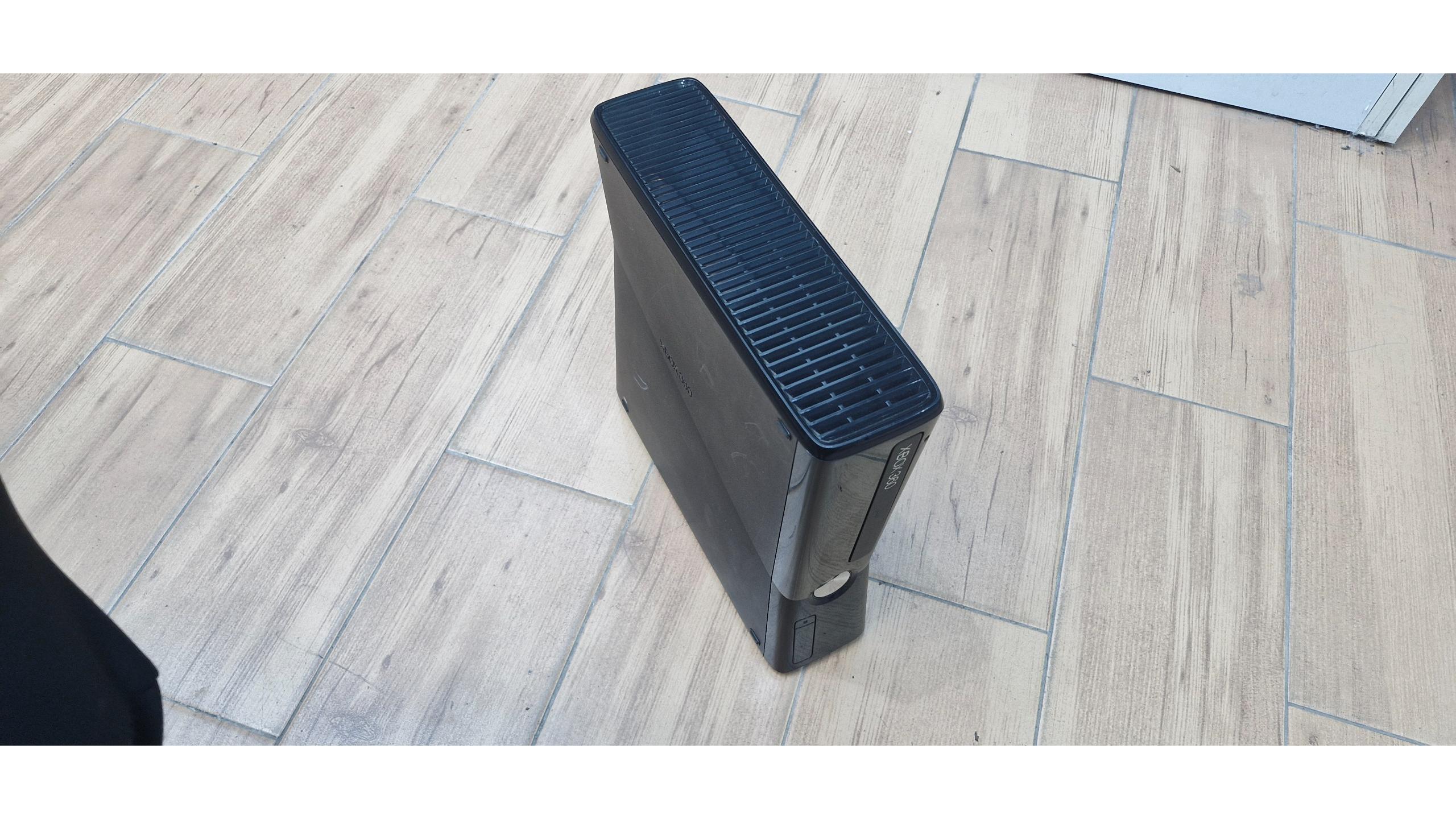 مزایده XBOX 360 با کینکت