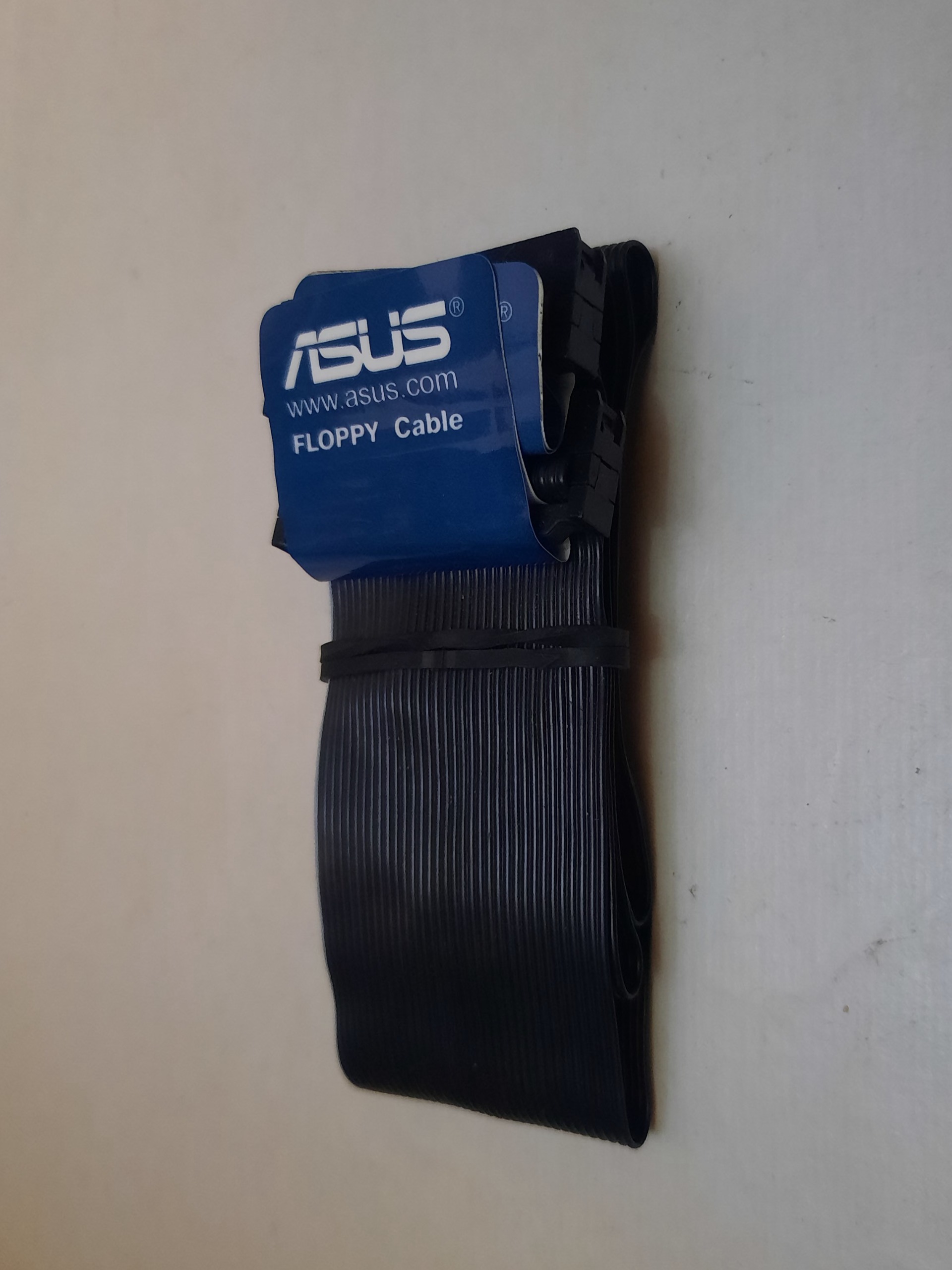 کابل فلاپی درایو اینترنال کامپیوتر، توضیحات