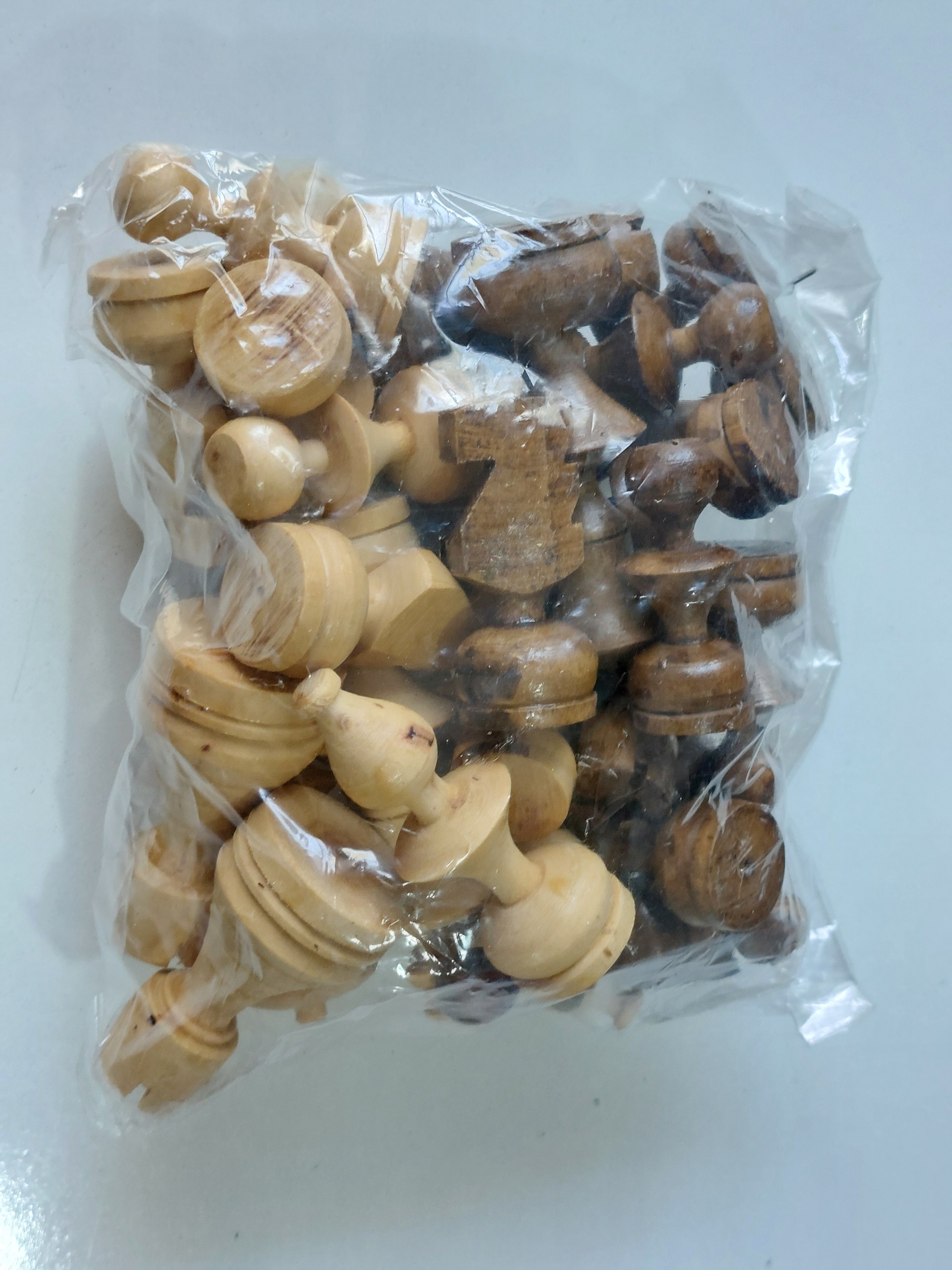 مهرههای چوبی شطرنج