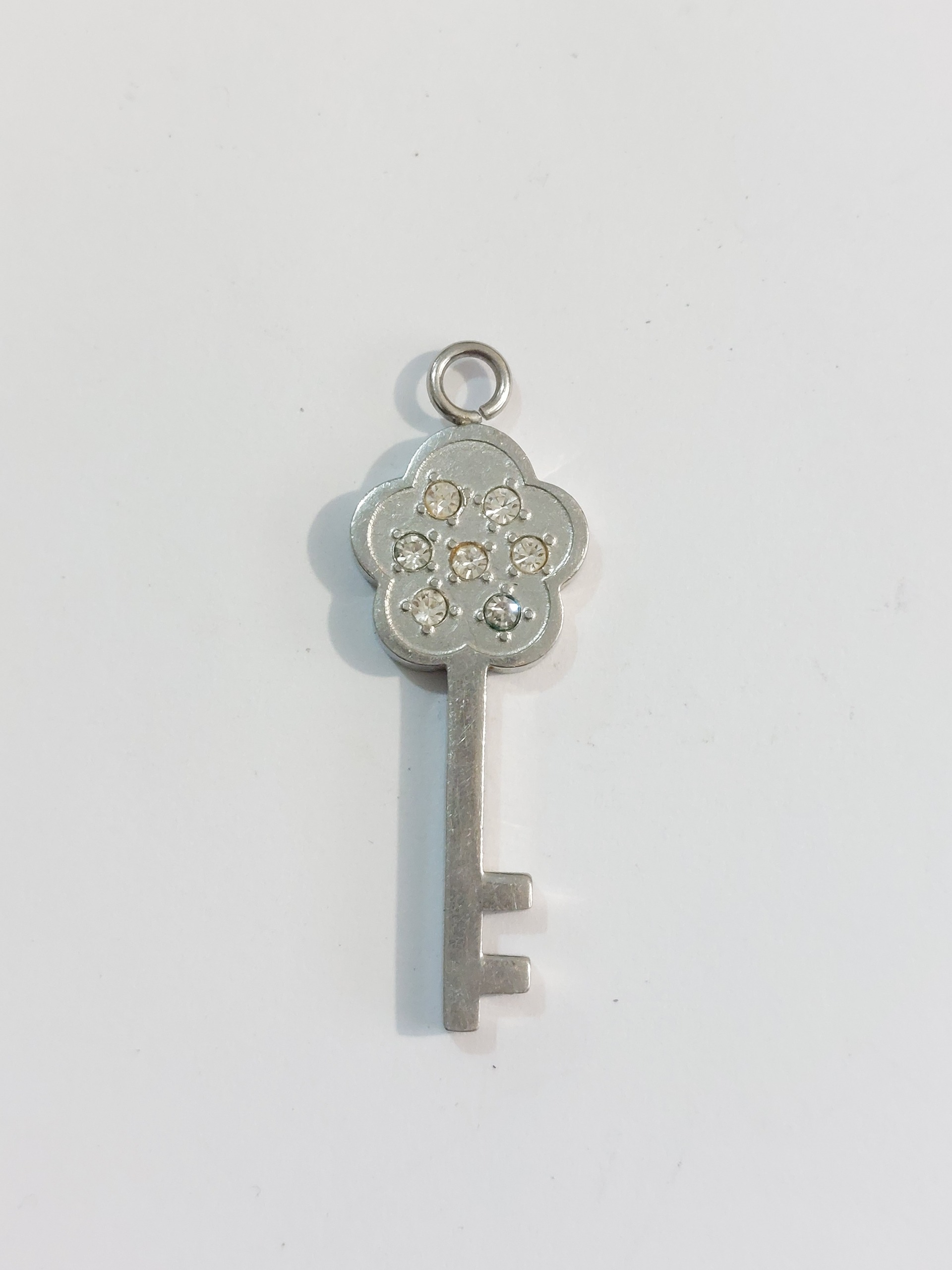 آویز گردنبند با طرح کلید