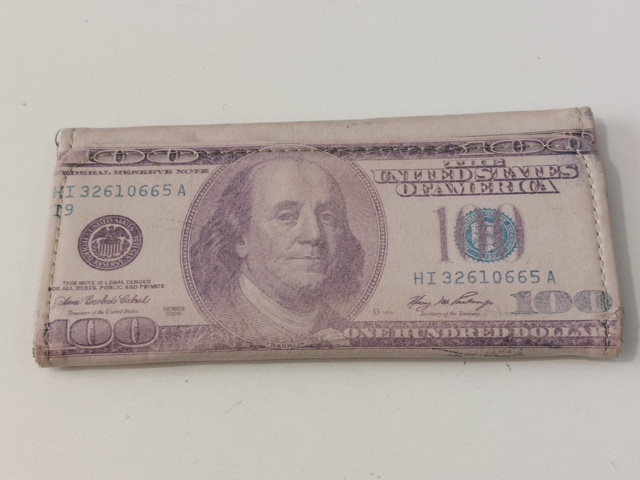 کیف پول با طرح 100 دلار آمریکا