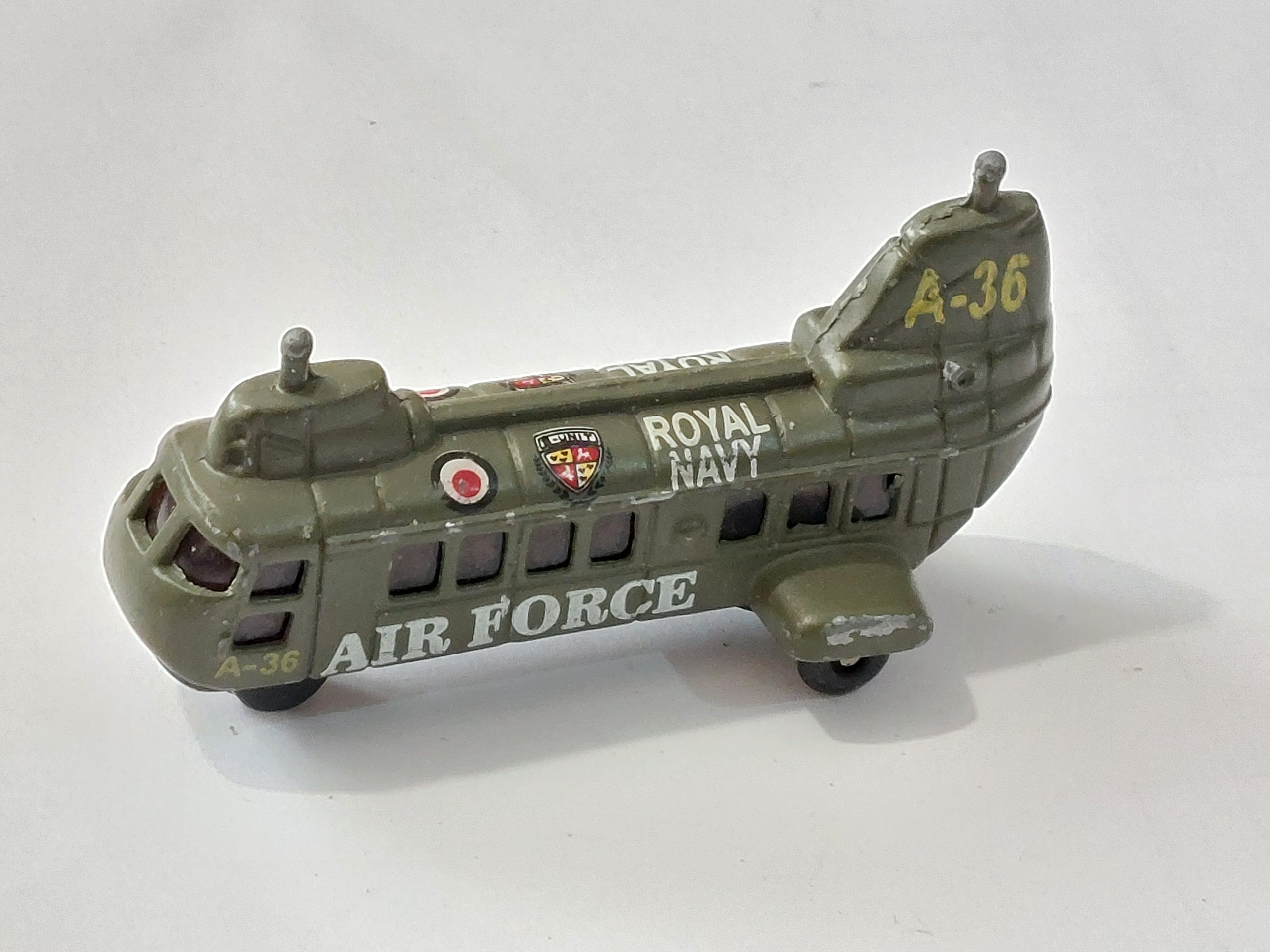 ماکت هلیکوپتر نظامی قدیمی