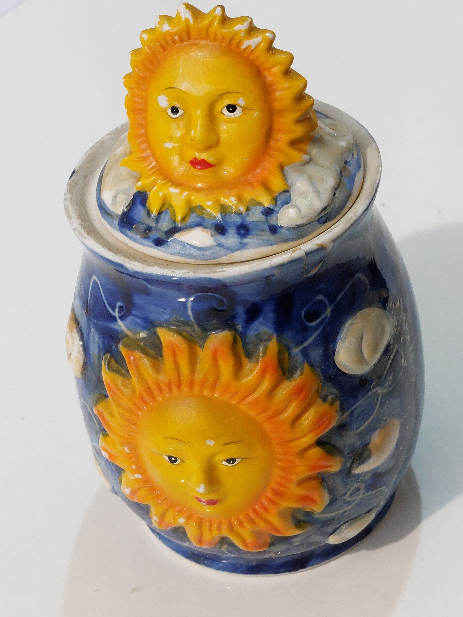 ظرف قدیمی با طرح خورشید خانم