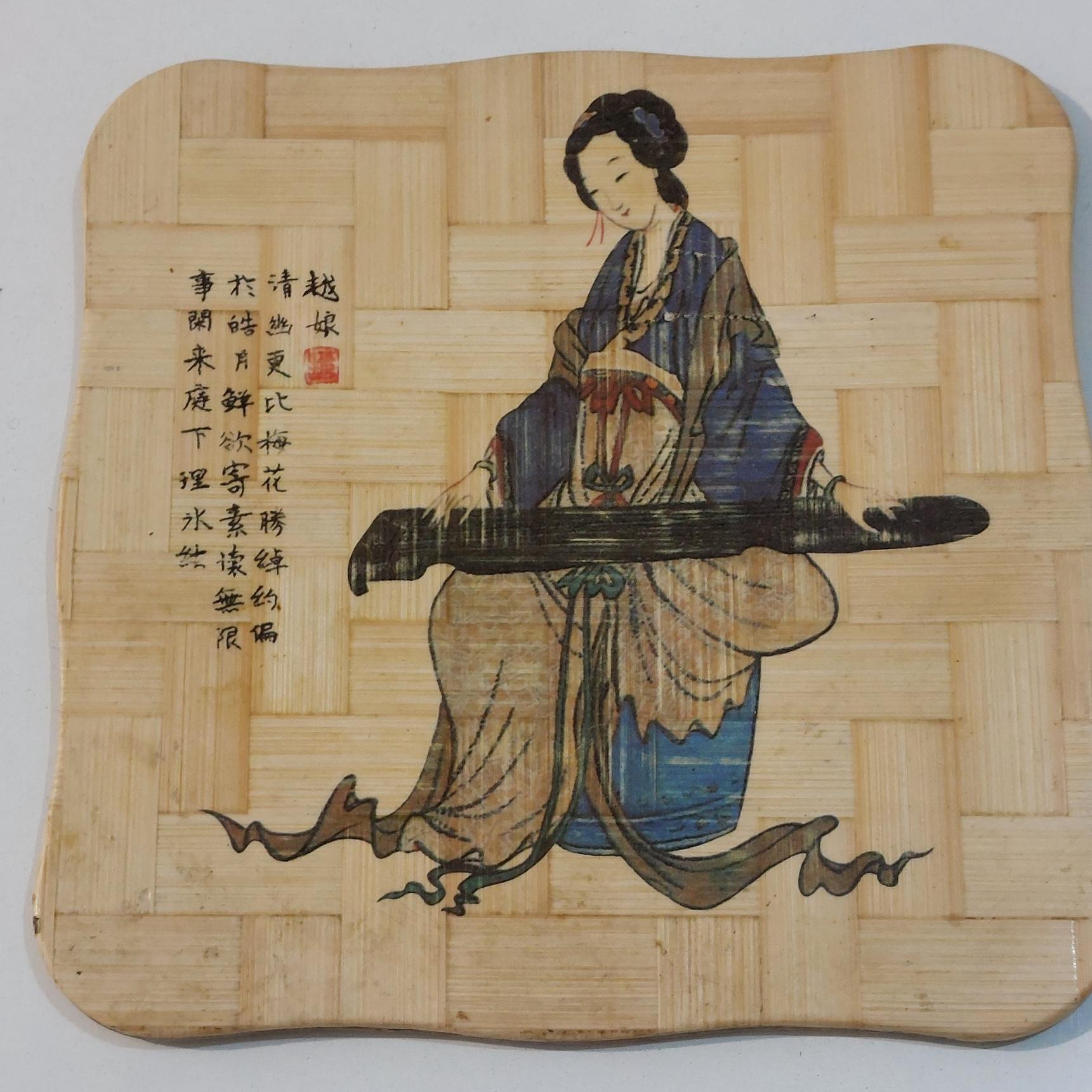 نقشی از بانوی ژاپنی بر روی چوب بامبو