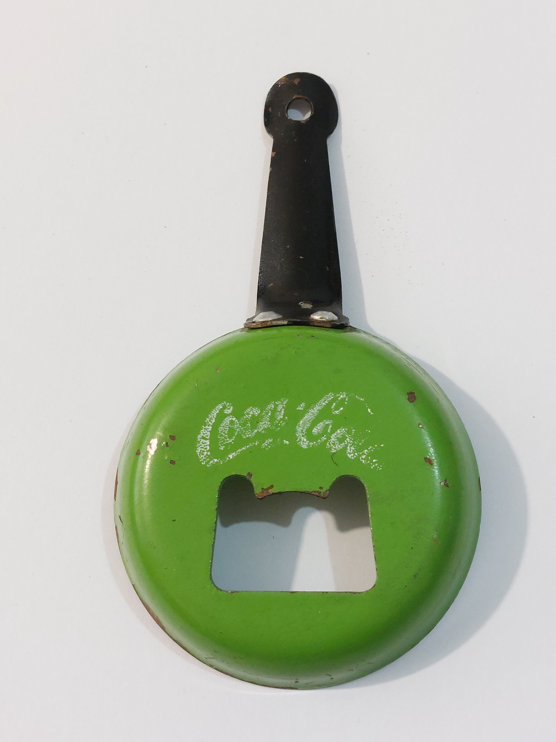 دربازکن قدیمی کوکاکولا بشکل ماهیتابه