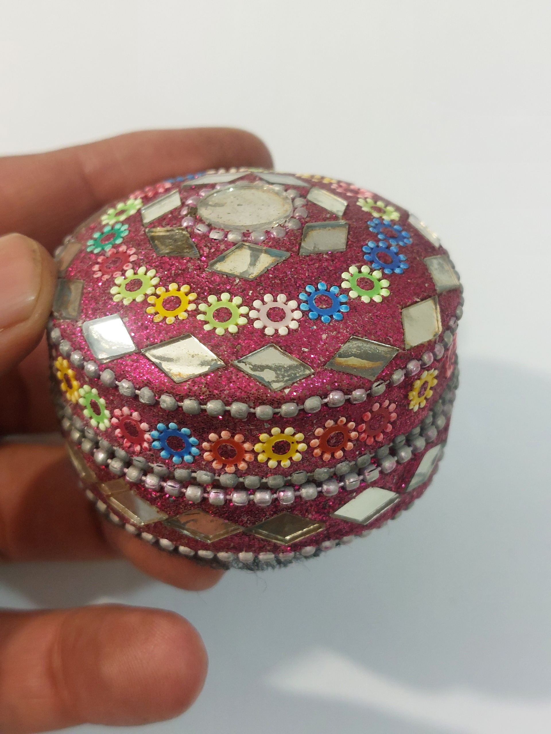 قوطی و جعبه قدیمی آینه کاری شده