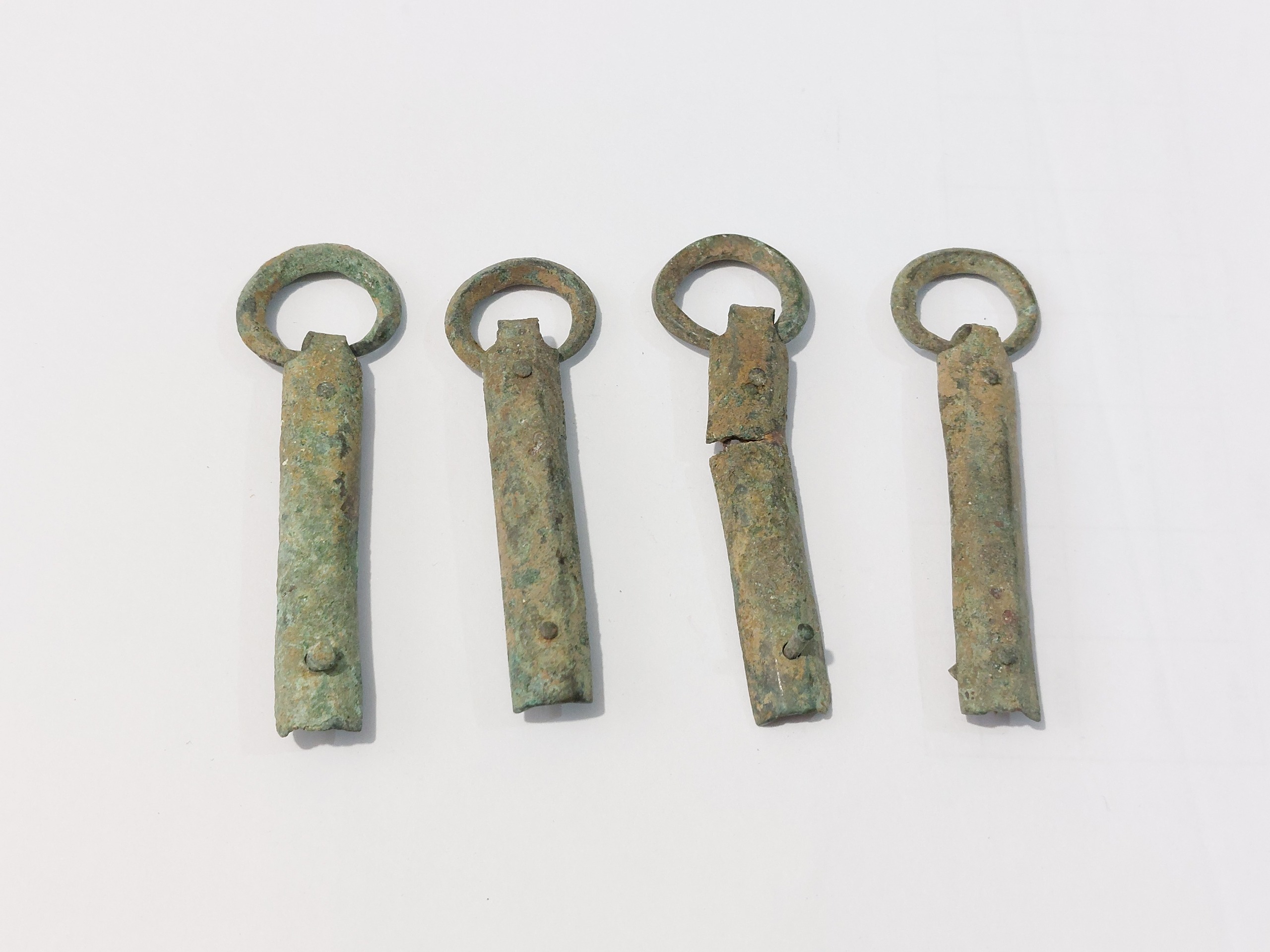 4 عدد قلاب متصل به کمربند قدیمی