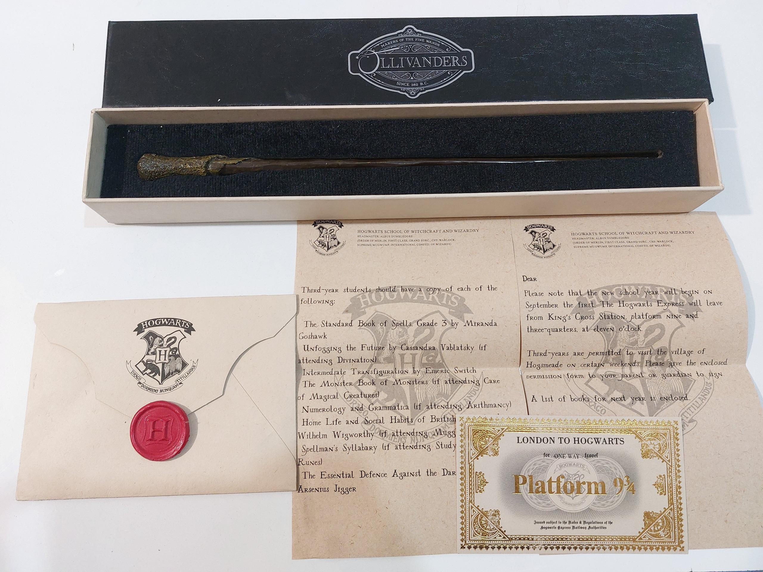 عصا و چوب هری پاتر بهمراه دعوتنامه و بلیط قطار